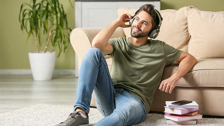 Seis audiolibros sobre economía ideales para este verano